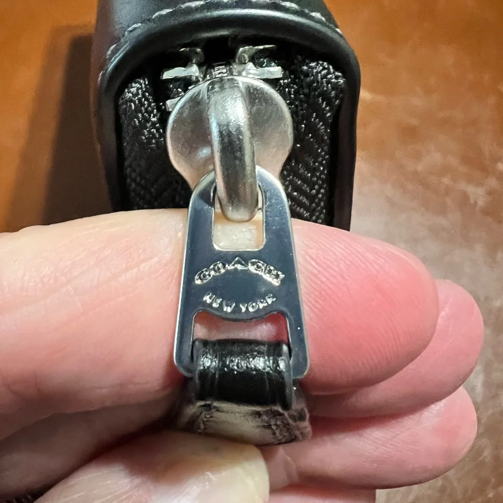 Coach Essential Slim Accordion Zip Wallet in black/silver - Picture 2 of 11